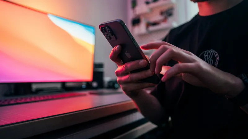 iPhoneでエロゲ解禁！2026年6月よりFANZA GAMESがiOSアプリ対応へ｜スマホ新法で「クルスタ黒塗り」も過去のものに？